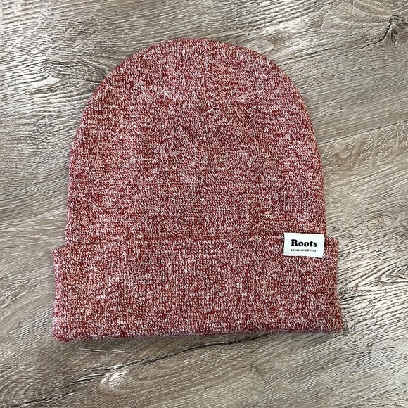 *SOLD* Roots Mixed Red Beanie - Picture 1 of 1
